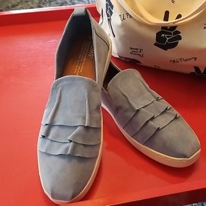 Toms shoe size 8W New!!